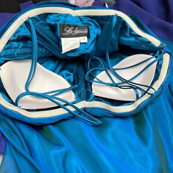 ✨ LaFemme Blue/Teal Prom Dress - Perfect for Your Special Day! ✨ - Picture 3 of 4